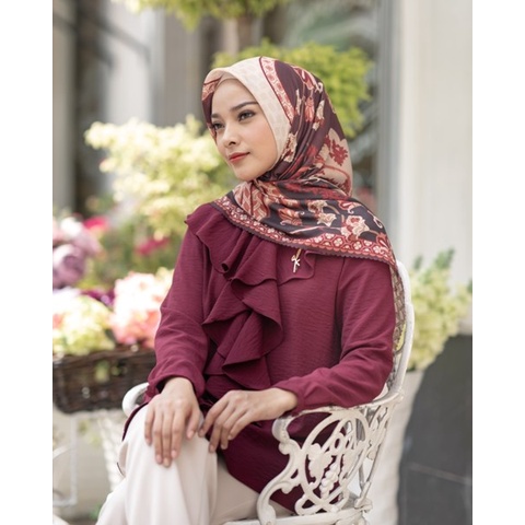 Wana Scarf - Scarlet - Wearing Klamby