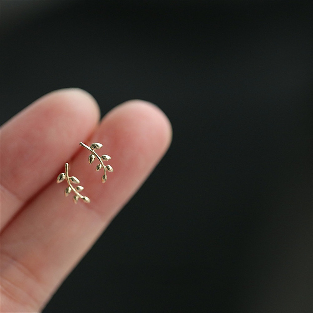 1 Pasang Anting Pejantan Korea Temperamen Mini Emas Cabang Zaitun untuk Wanita