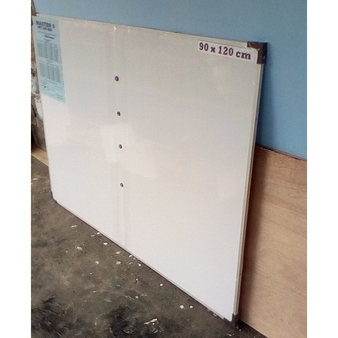 

Papan Tulis Gantung Magnetik 90 × 120 Cm