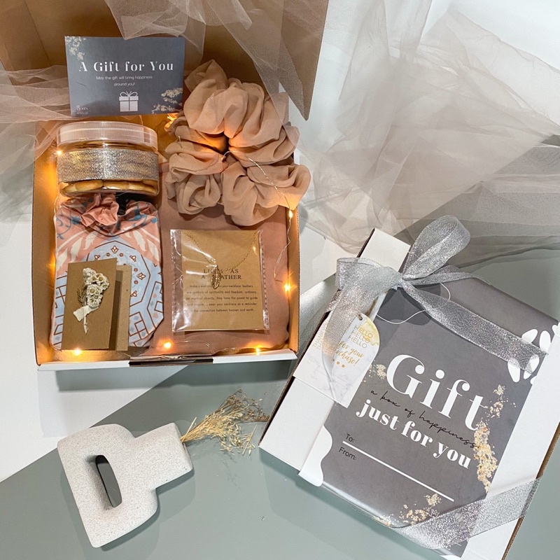 

Promo 7.7 Hampers Hijab Ulang Tahun Gift Cewek Free Kalung Kado Giftbox Bella Square Sajadah Lebaran