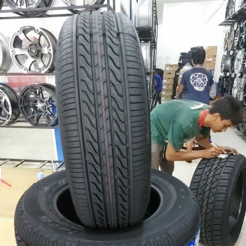 Ban Mobil Ring 14 Accelera Eco Plush 185/70/R14 Tubeless