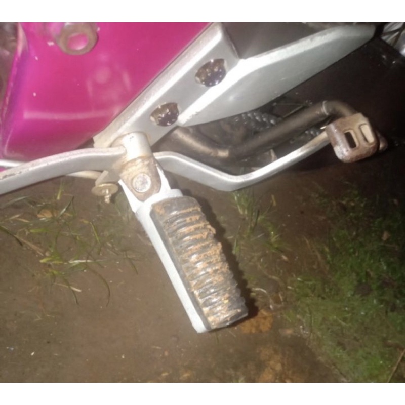 FOOTSTEP KARET VIXION STEP DEPAN VIXION SET KIRI KANAN MURAH NEW