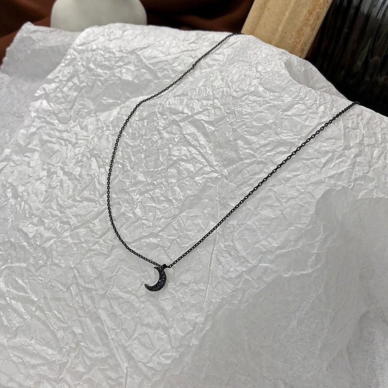 Kalung Desain Bulan Warna Hitam Aksen Berlian Gaya Korea Untuk Wanita