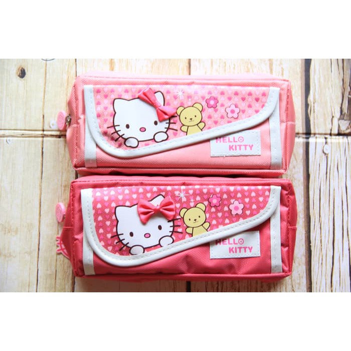 

Kotak Pensil Resleting Hello Kitty Ribbon