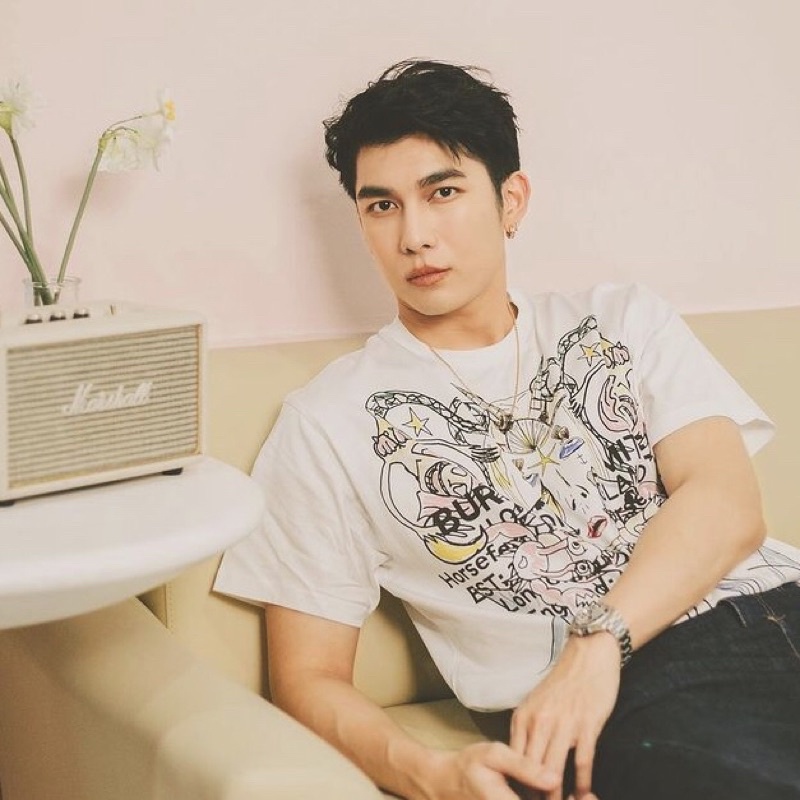 Kacamata Mew Suppasit