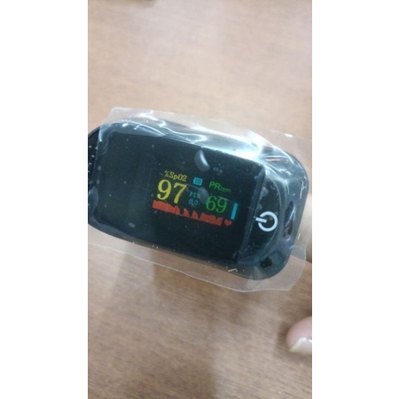 pulse oximeter Layar TERANG warna hitam type c101a2  fingertip alat pengukur kadar oksigen dan detak jantung