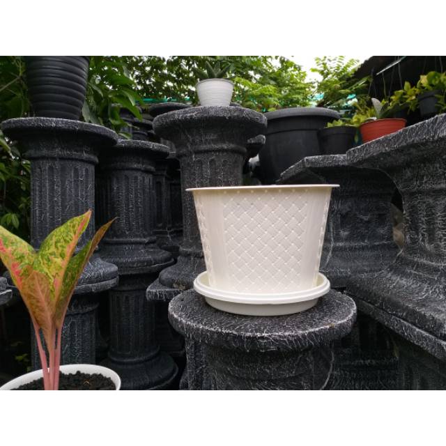 Pot bunga putih motif anyam 25cm +tatakan putih