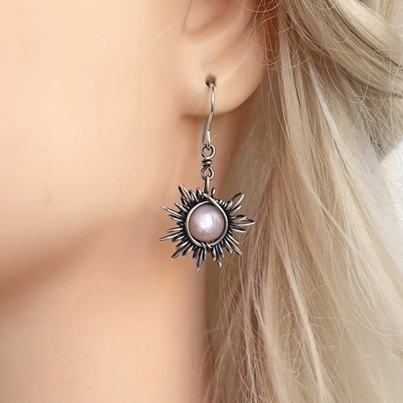 Anting Kait Silver Bentuk Matahari Dan Bulan Gaya Vintage Untuk Wanita