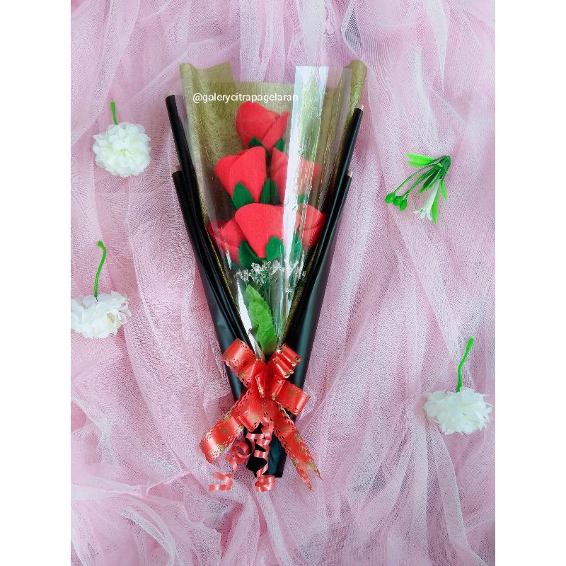 Buket mawar - buket flanel