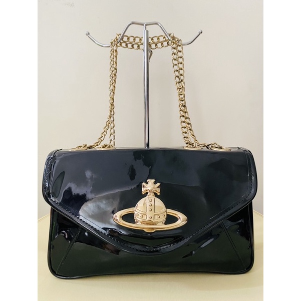 Sling rantai “Vivianne Westwood” kulit glossy (Disc.20%)