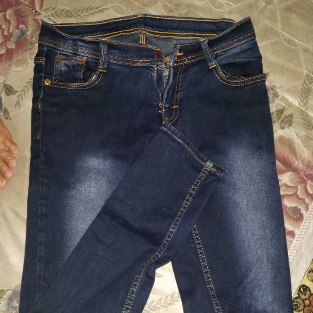 celana levis warna hitam