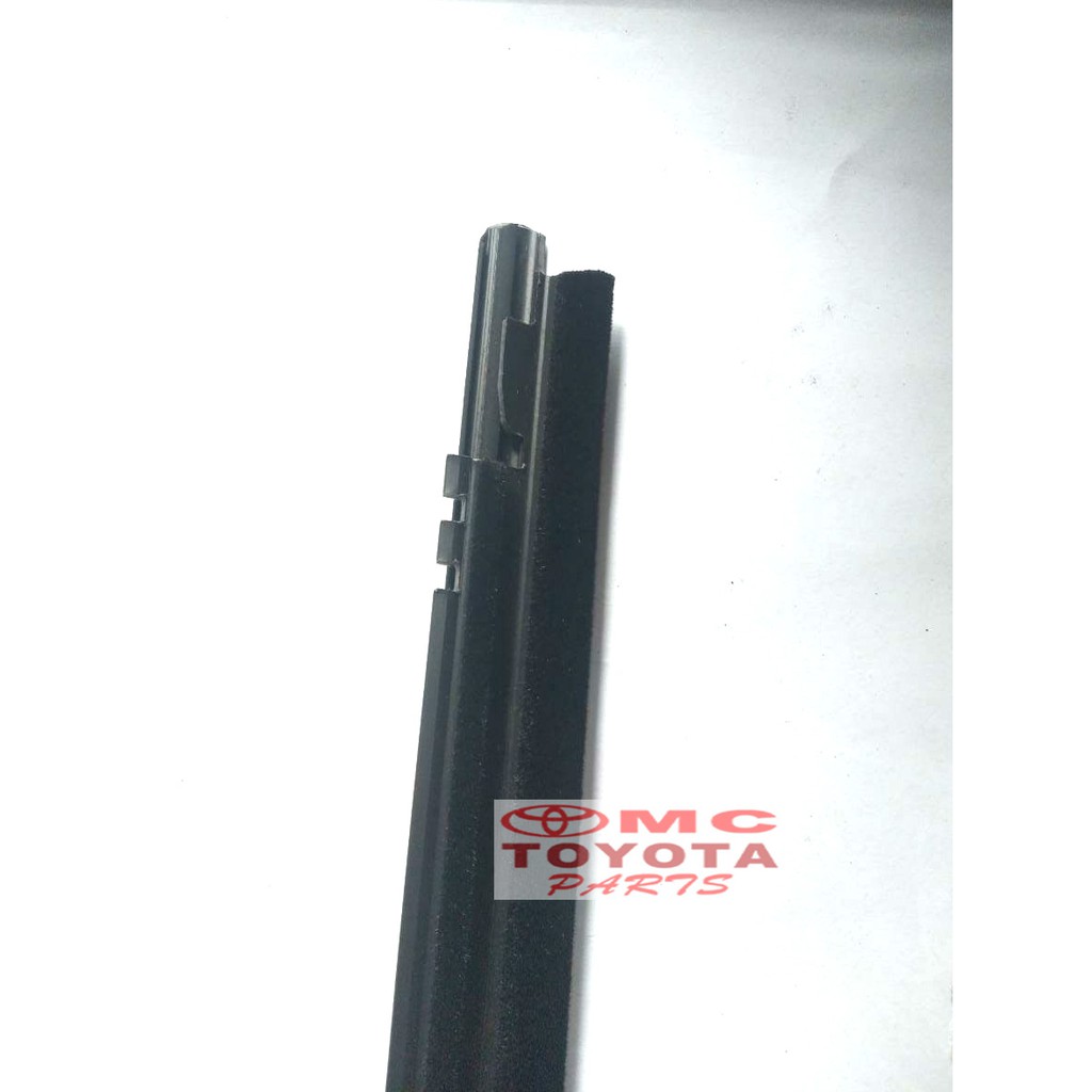 Pelipit Pintu / Karet Kaca Luar Belakang Kanan Etios 68180-0D110