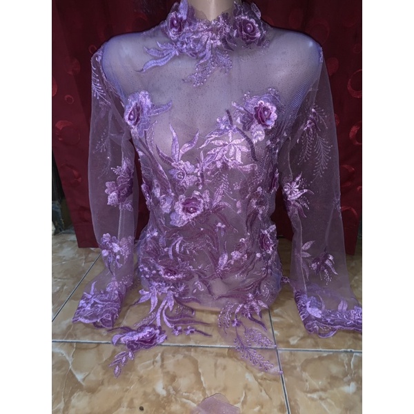 kebaya brokat bunga timbul warna ungu muda
