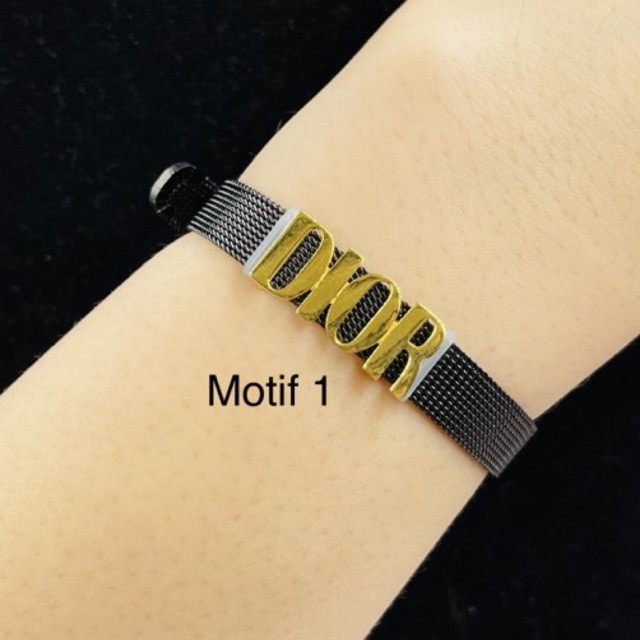 Gelang gesper with liontin emas 16K motif tulisan brand simpel