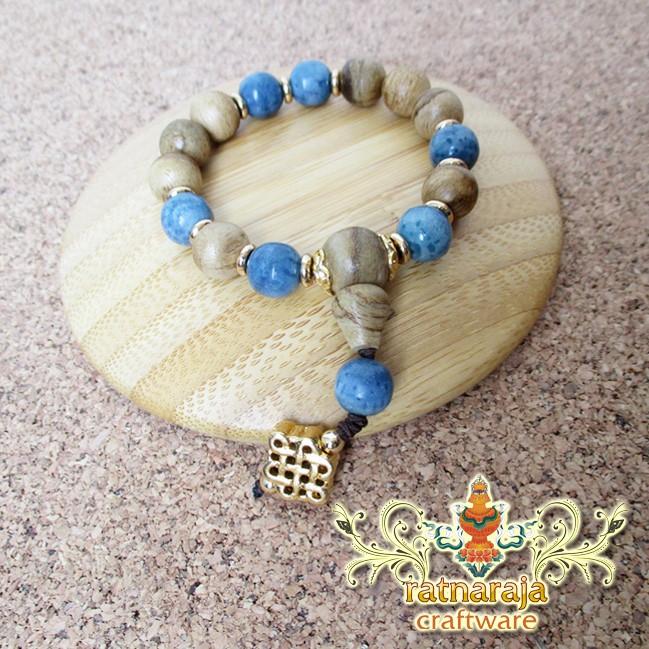 Gelang Gaharu atau Wrist Mala Aqularia Filaria + Blue Coral 10 mm with Gold Endless Knot Ornament