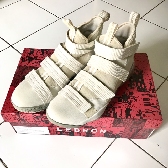 Nike lebron soldier xi SFG 11 light bone ORIGINAL 100% size 44 28cm