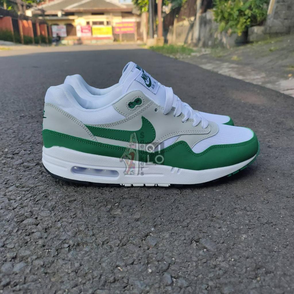 airmax 1 2020