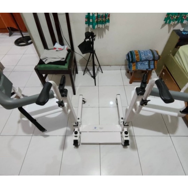 Kursi Roda Transfer Pasien BAB Commode Chair Transport Lift (Khusu  Via Gojek)