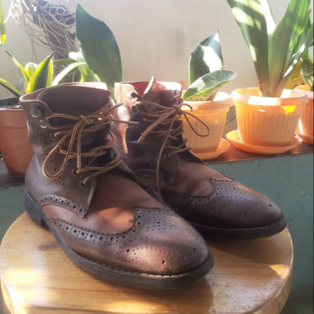 Sepatu boot kulit wingtip brogue