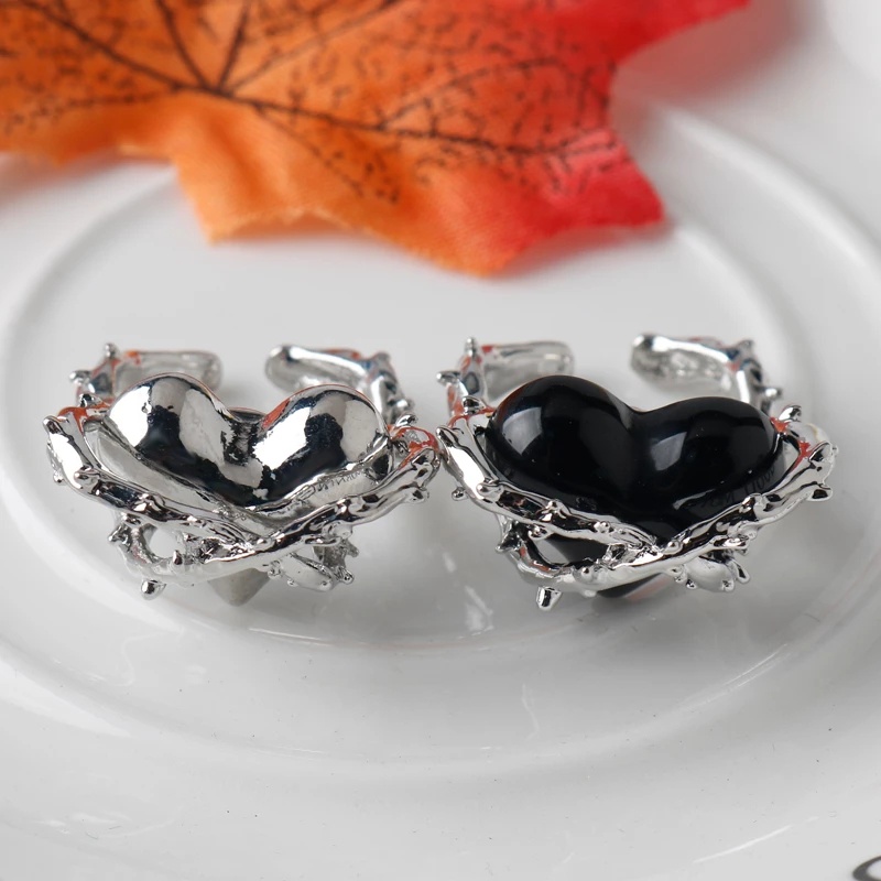Cincin Model Terbuka Bahan Alloy Desain Hati Gaya Punk / Gothic Kreatif Adjustable Untuk Wanita