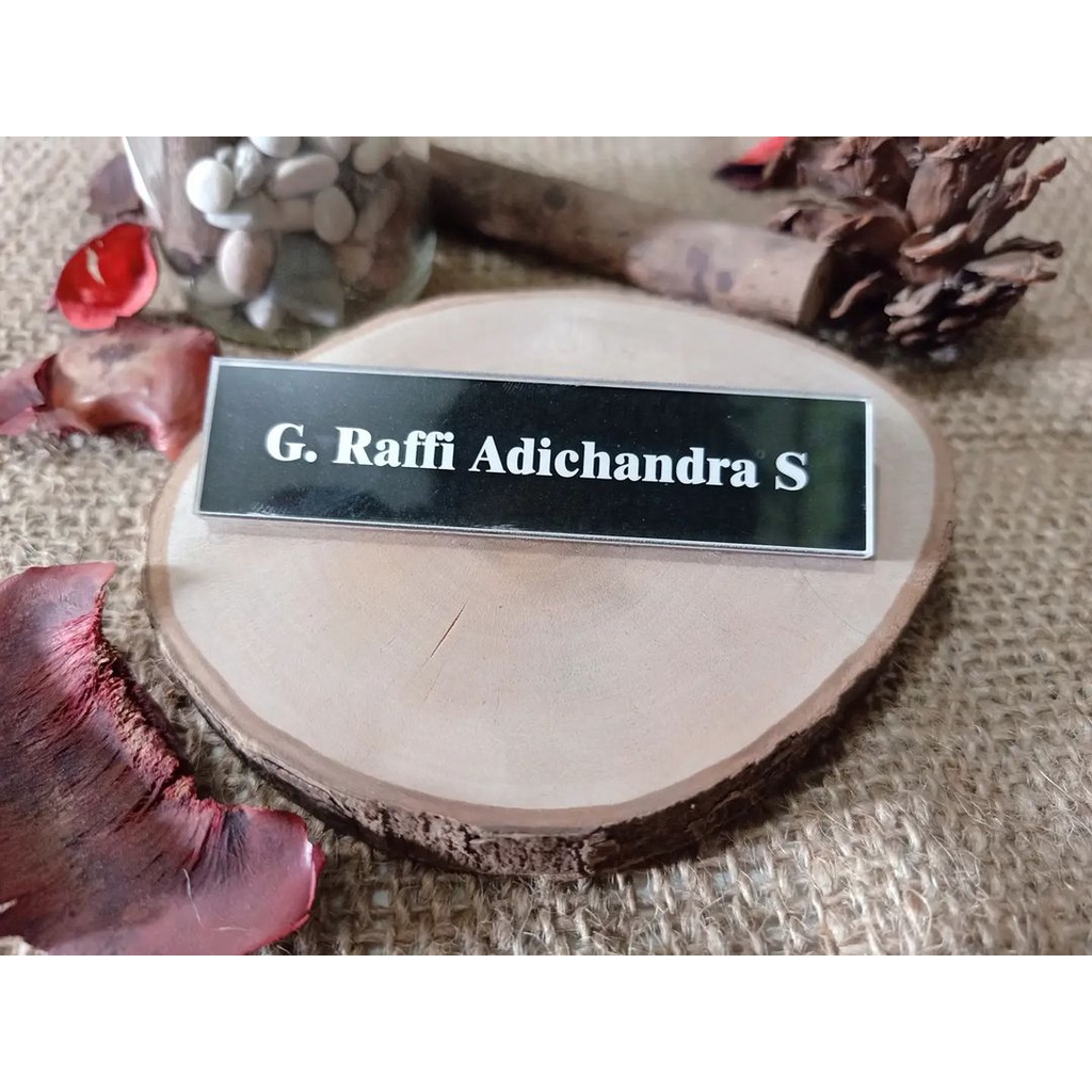 

Name tag/nama dada/nametag/papan nama dada/nama dada akrilik