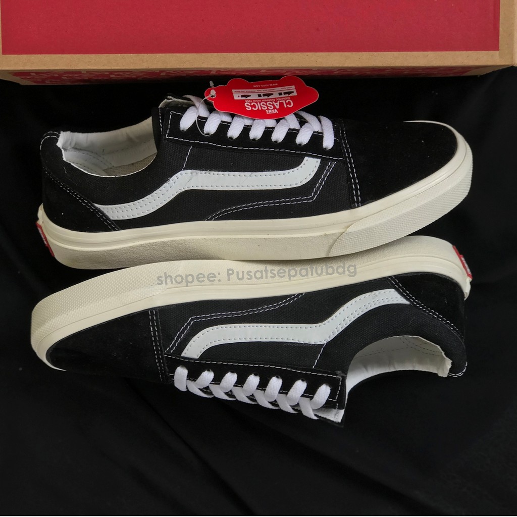 SEPATU VANS OLDSKOOLOG BLACK WHITE