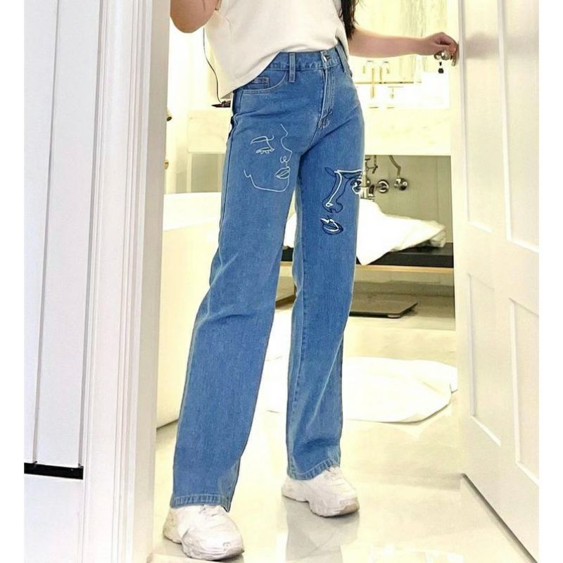 PAINTING LOOSE JEANS