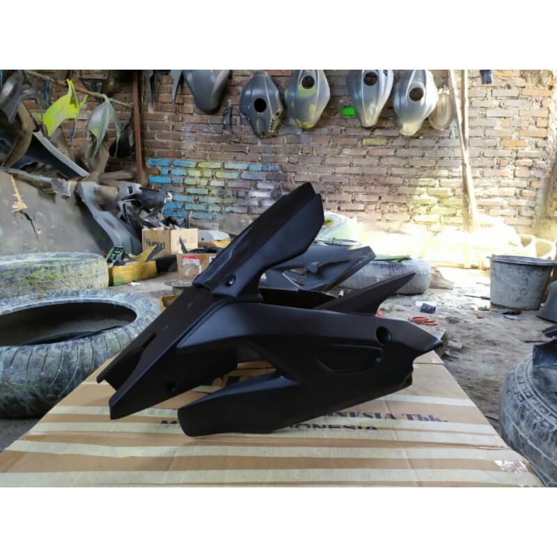 modifikasi cover arm+hugger model R1untuk Yamaha new R15 V3