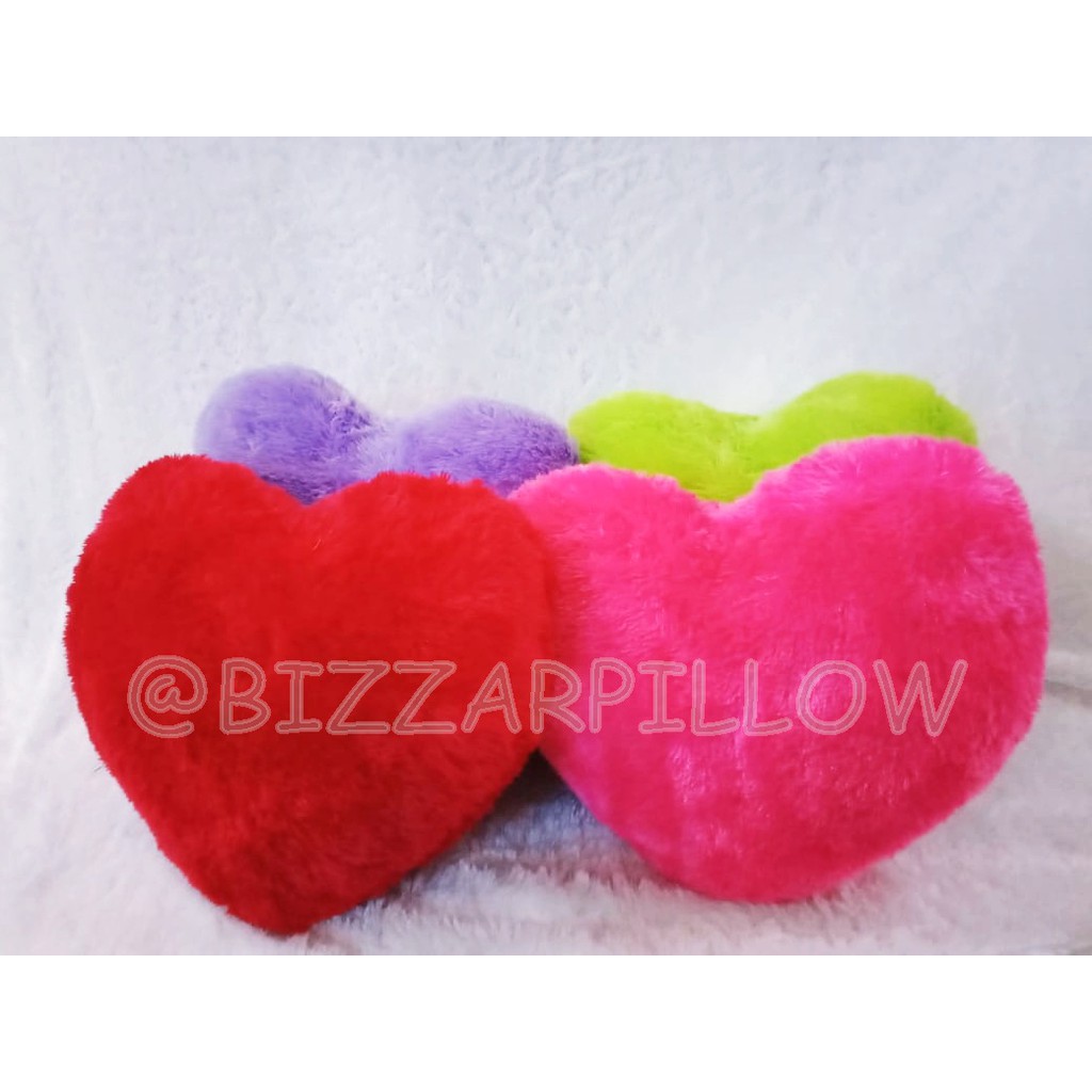 Bizzarpillow Bantal Sofa Bulu Rasfur Bentuk Love BZ218