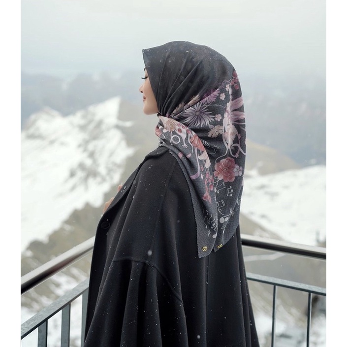 Buttonscarves The Nada Series voal square in Re (black)