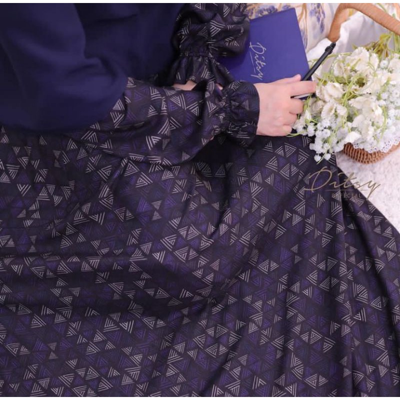 PRELOVED DITSY TRIANGLE JETBLACK, MARWA COFFEEMILK