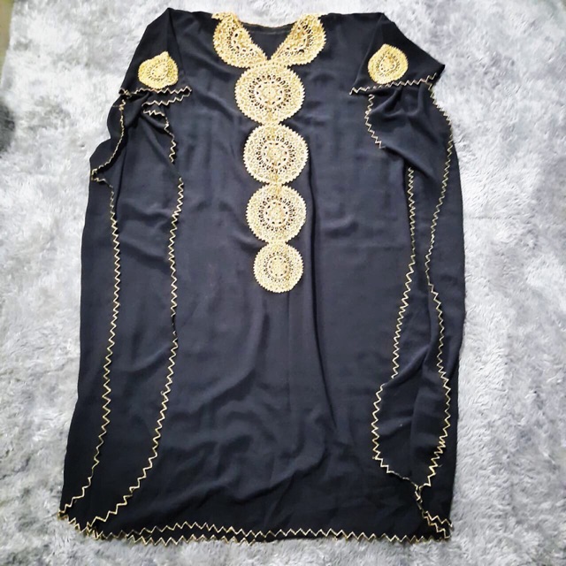 Kaftan hitam Madina