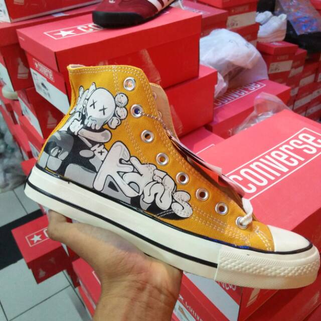 harga converse x kaws
