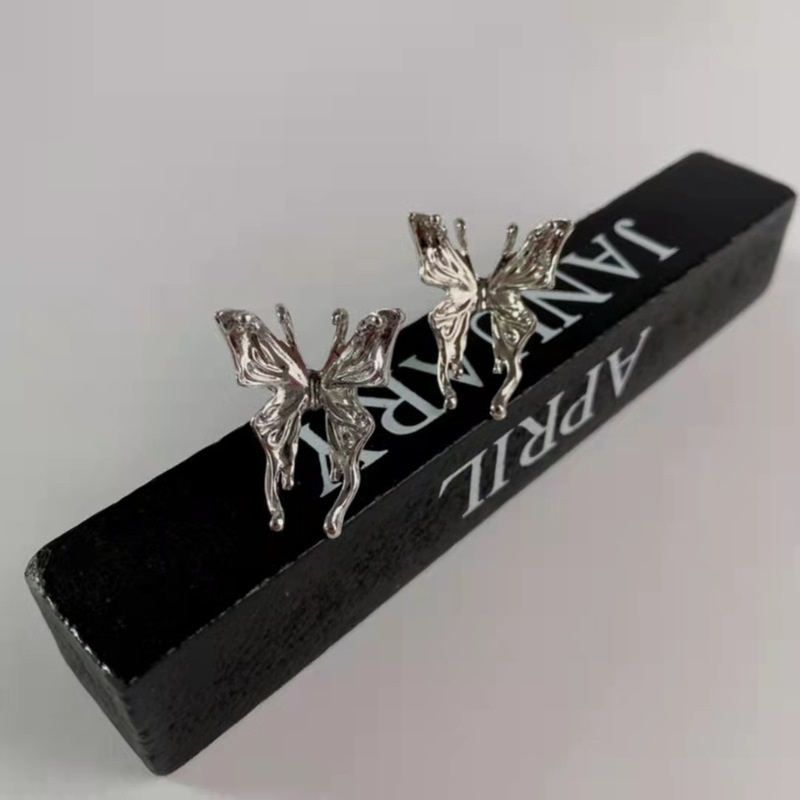 Anting Stud Desain Kupu-Kupu Cair Bahan Metal Gaya Punk Korea Untuk Wanita