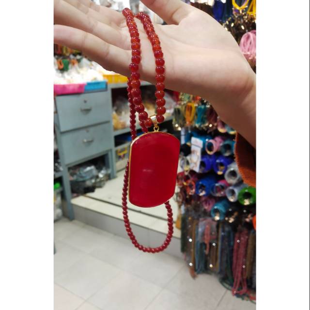Liontin kalung giok merah
