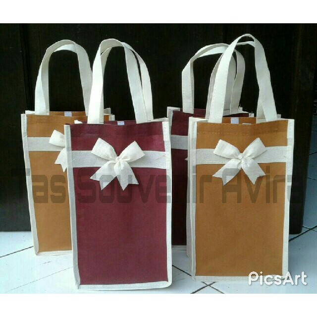 

Tas Promosi / Tas Produk / Tas Toko / Tas Souvenir Ukuran 15x15x25