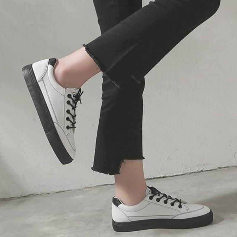 Sepatu Sneakers Bahan Kanvas Warna Hitam Gaya Korea