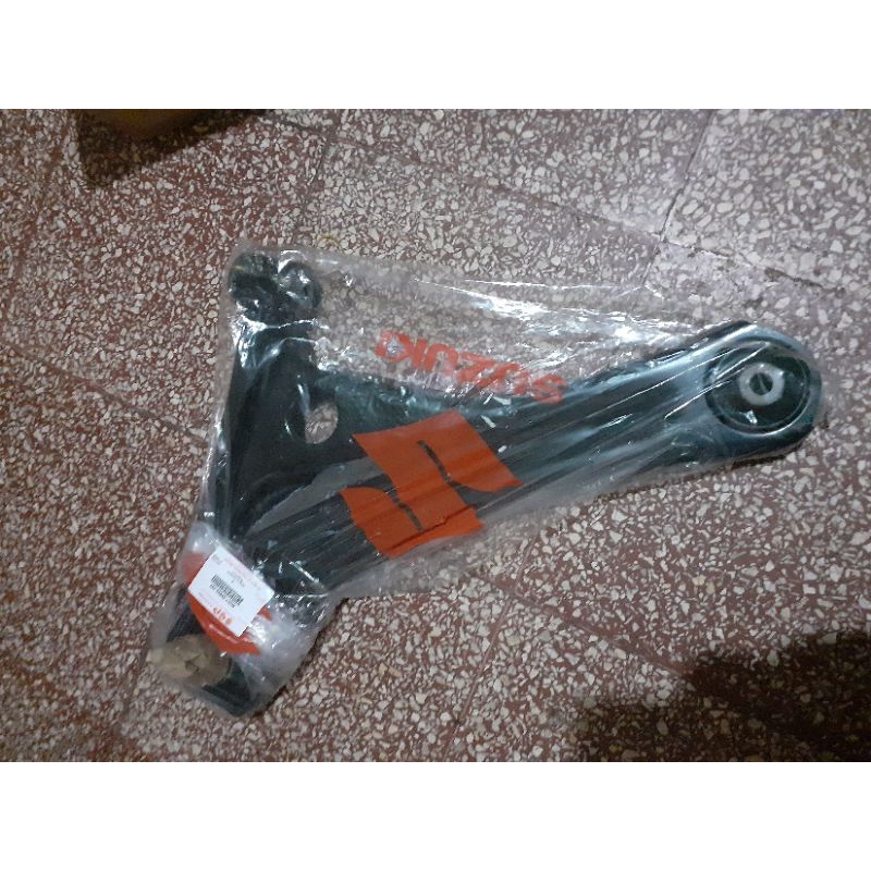 lower arm/arm balljoint suzuki new carry ori