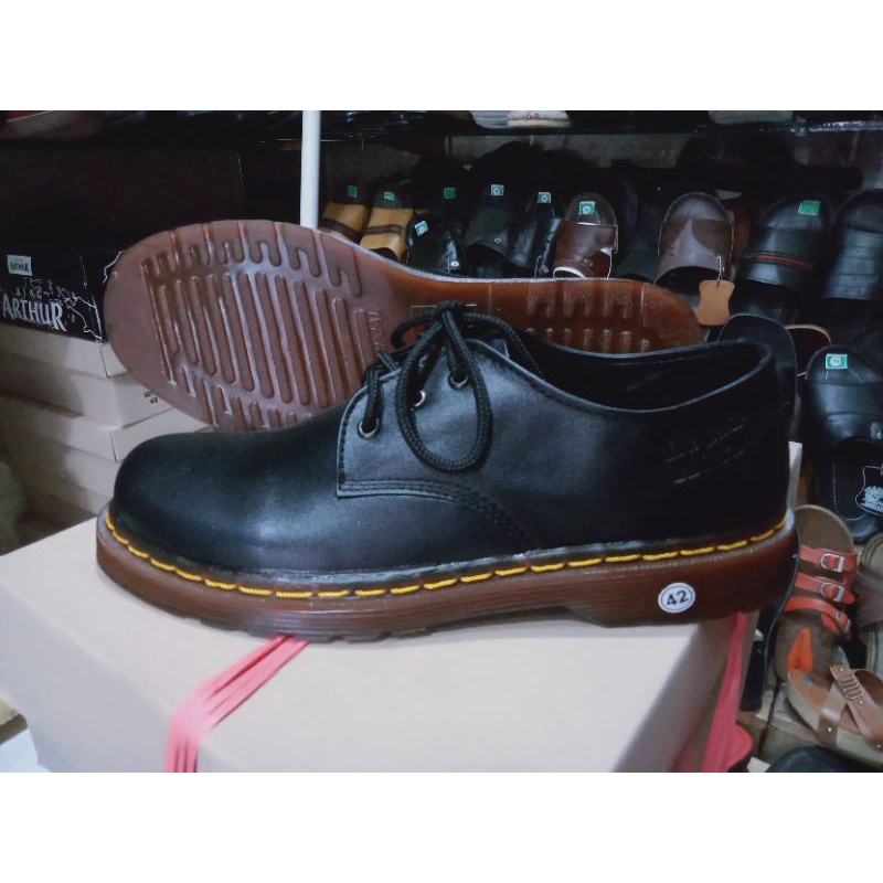 Sepatu DR.MARTIN Pria Kulit Sapi Asli