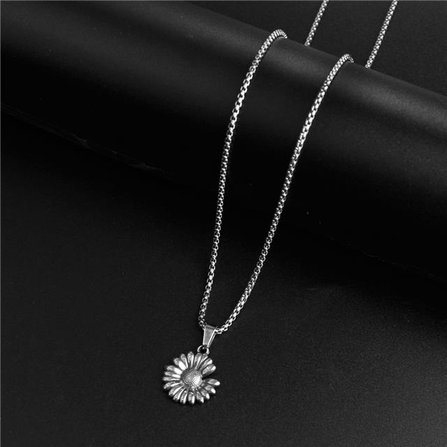 Korea Dongdaemun little Daisy kalung wanita trendi fashion pendek kalung sweater chain in titanium b