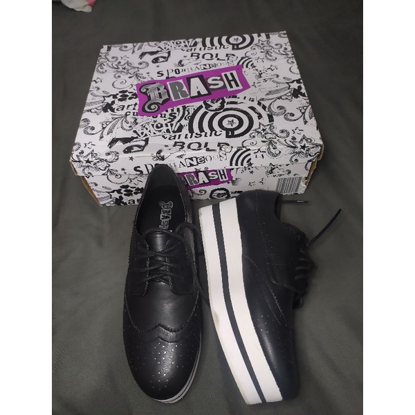 SEPATU PAYLESS, BRASH