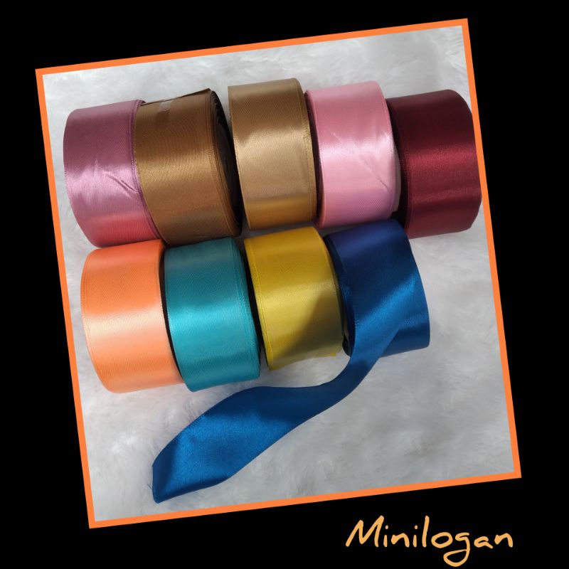 

Pita satin utk kotak ,kado,hampers,hadiah,souvenir lebar 4 cm (harga 1 roll)