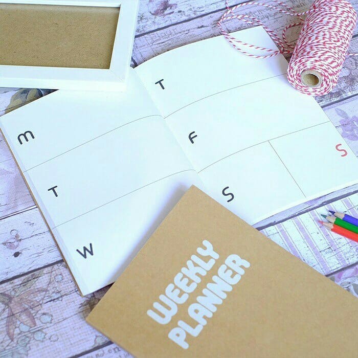 

WEEKLY PLANNER / BUKU PLANNER