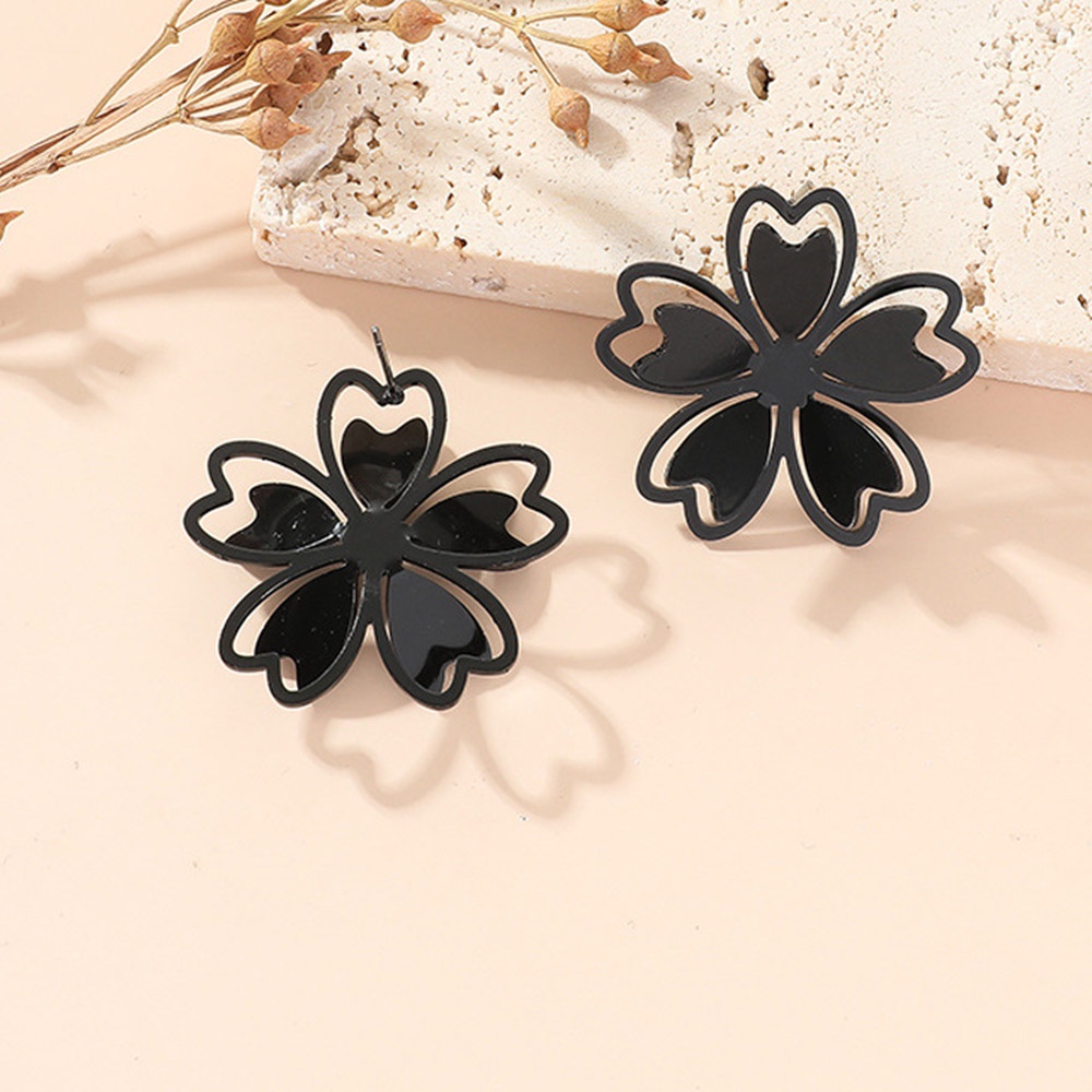 Anting Stud Desain Bunga Besar Warna Hitam Gaya Vintage Untuk Wanita