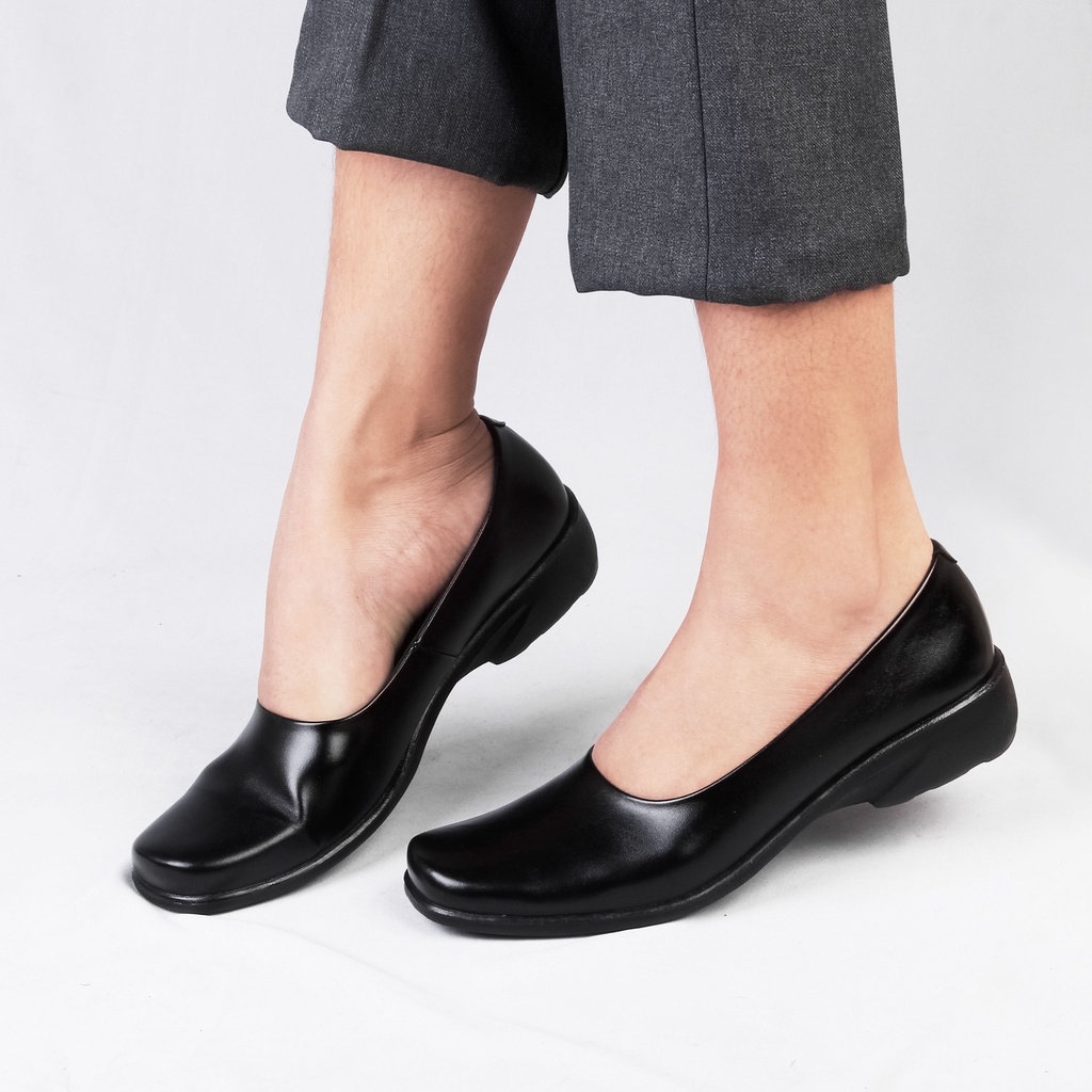 Sepatu Kerja Wanita Slip On Casual Hitam Sepatu Resmi Polos Simple Minimalis Sol Rata Anti Slip VLY31