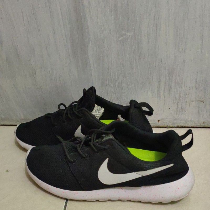 

NIKE dalam ijo stabilo
