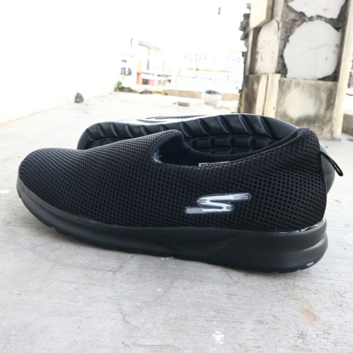 SEPATU SLIP ON PRIA BISA BAYAR COD SEPATU SKECHE FULL BLACK