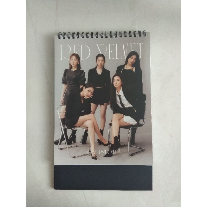 

Desc calendar red velvet season greeting 2021