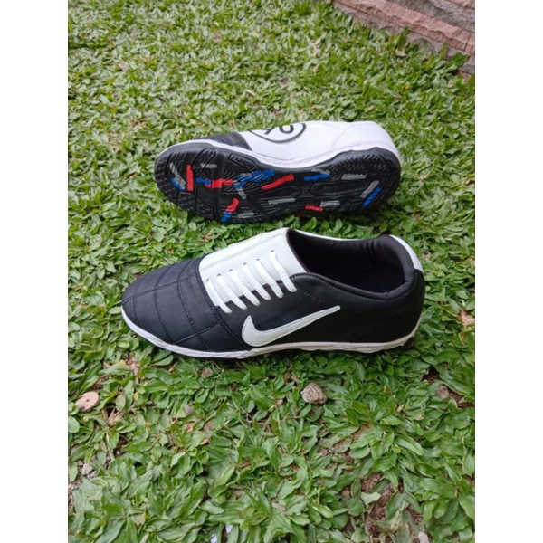 sepatu futsal kulit asli T90 sol jahitan muter