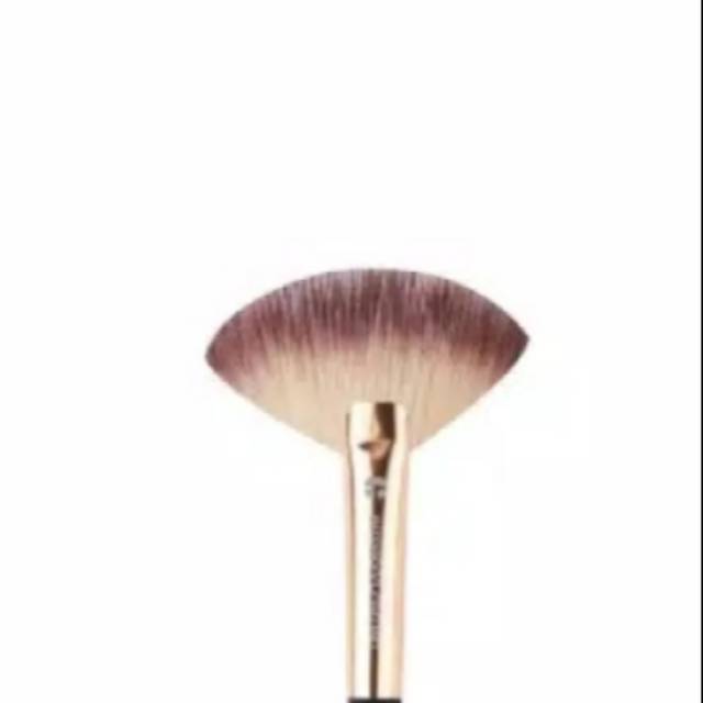 RANEE Cosmetic Fan Brush for Highlighter